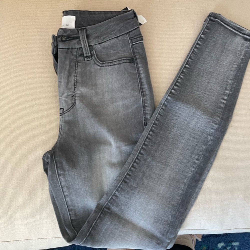 NWT HABITUAL Cressa skinny jeans. Size 24